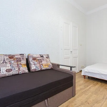 на вул. сходова 3, бічна ужгородської, біля високого замку. Апартаменты