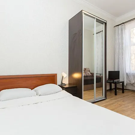 на вул. сходова 3, бічна ужгородської, біля високого замку. Апартаменты