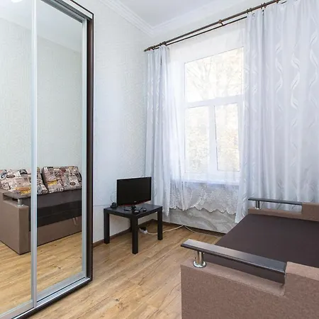 на вул. сходова 3, бічна ужгородської, біля високого замку. Львов