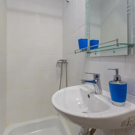 на вул. сходова 3, бічна ужгородської, біля високого замку. Апартаменты *